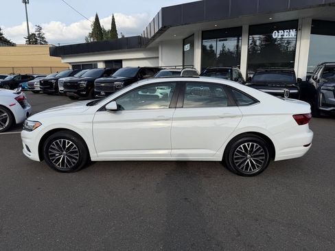 Used 2021 Volkswagen Jetta SE FWD image 2