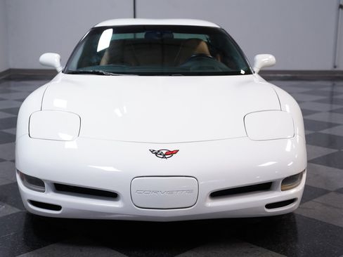 Used 2004 Chevrolet Corvette Coupe w/ Roof Package RWD image 16