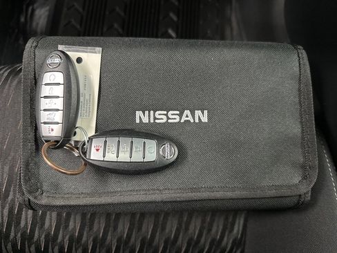 Used 2018 Nissan Rogue SV w/ Premium Package image 39