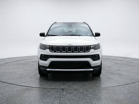 Used 2025 Jeep Compass Limited AWD/4WD image 2