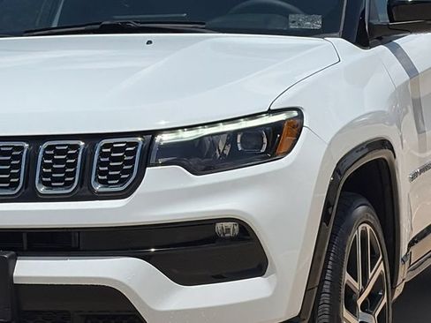 Used 2025 Jeep Compass Limited w/ Elite Group AWD/4WD image 4