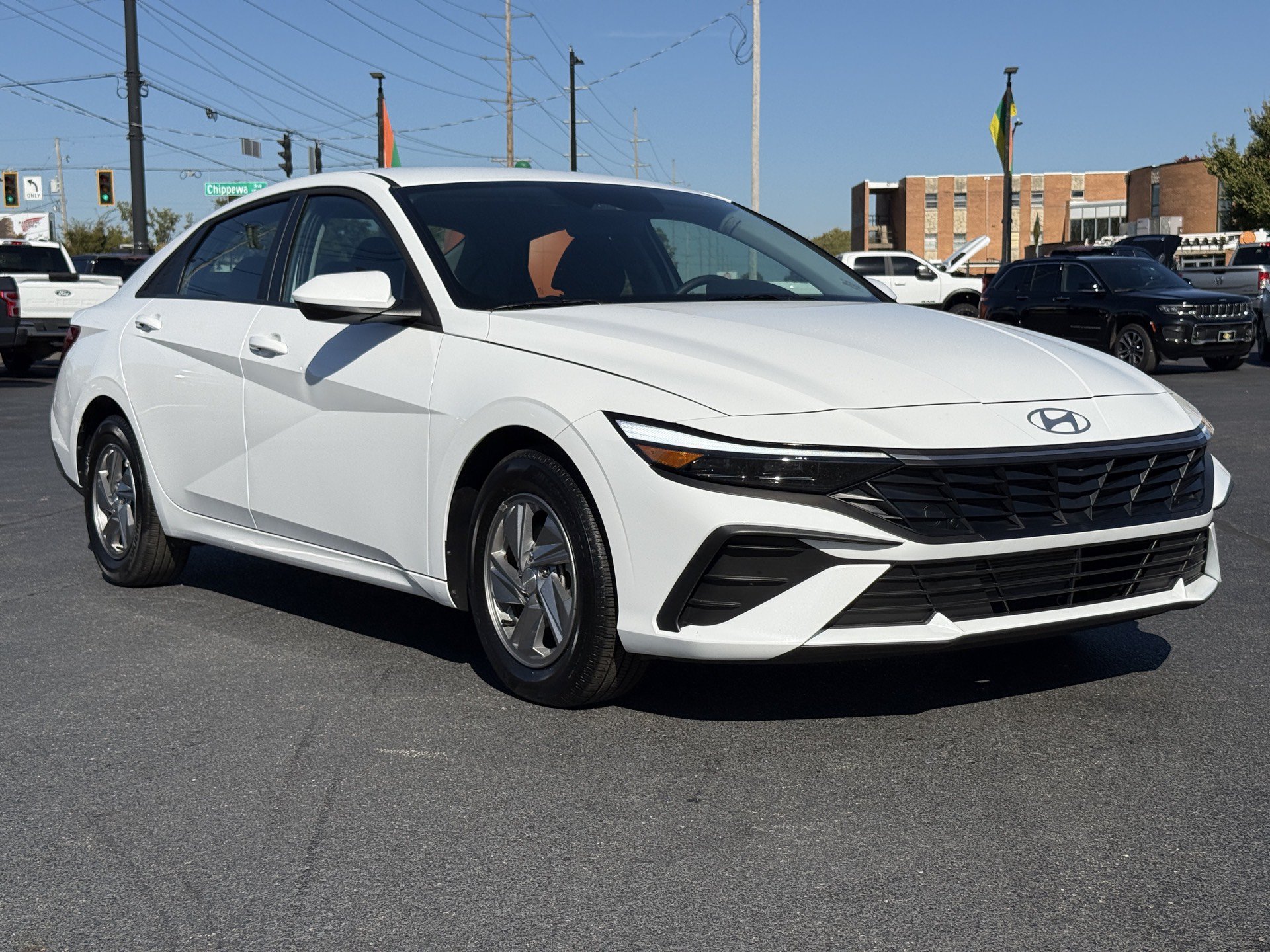 Used 2025 Hyundai Elantra SE FWD image 2