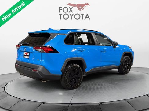 Used 2019 Toyota RAV4 LE w/ Carpet Mat Package FWD image 6