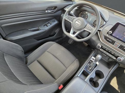 Used 2025 Nissan Altima 2.5 SV image 15