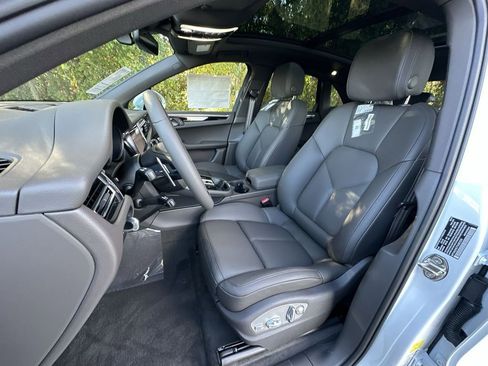 Used 2026 Porsche Macan AWD/4WD image 5