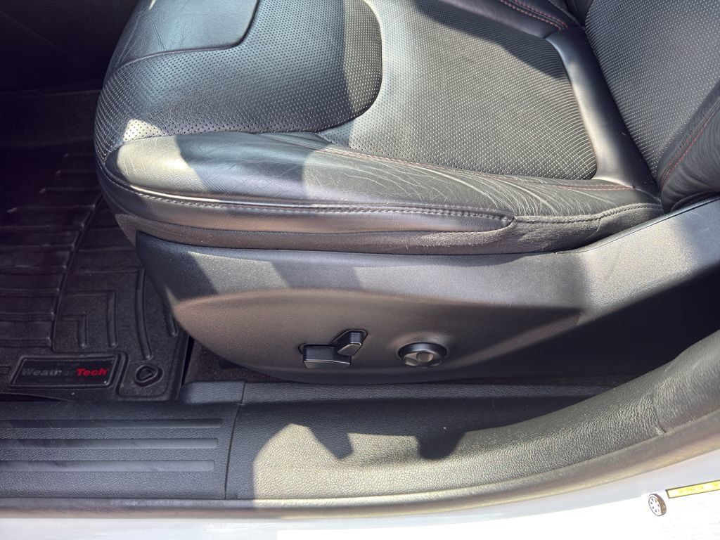 Used 2019 Jeep Cherokee Trailhawk AWD/4WD image 15