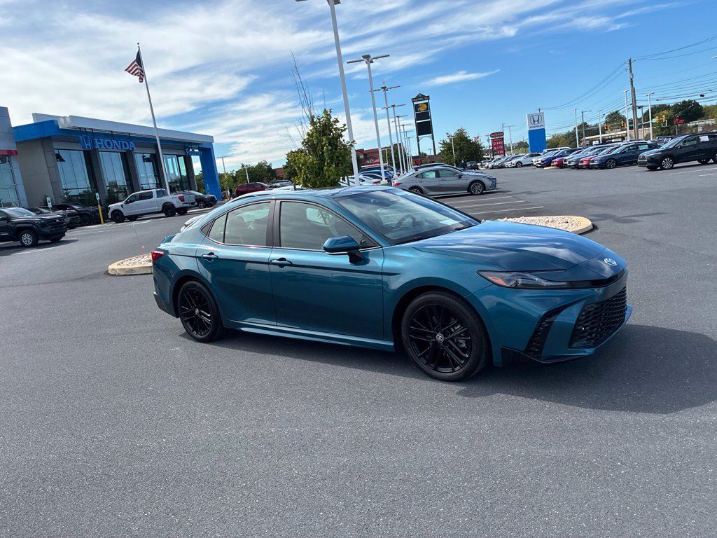 Used 2025 Toyota Camry SE FWD image 3