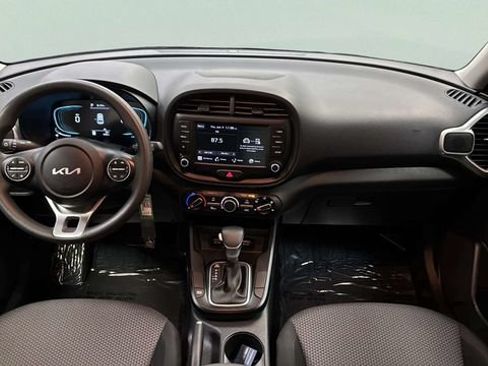 Used 2025 Kia Soul LX w/ LX Technology Package FWD image 11