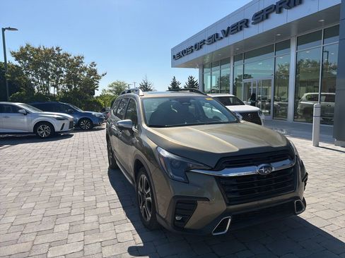 Used 2023 Subaru Ascent Touring image 2