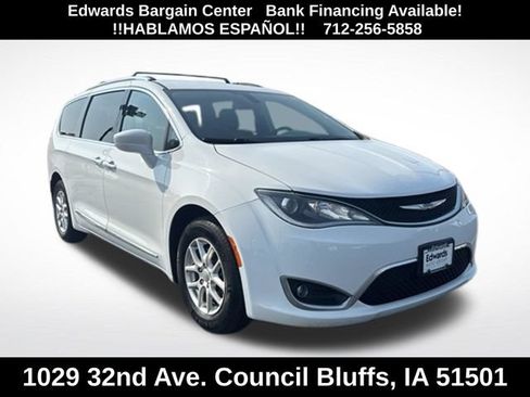 Used 2020 Chrysler Pacifica Touring-L FWD image 1