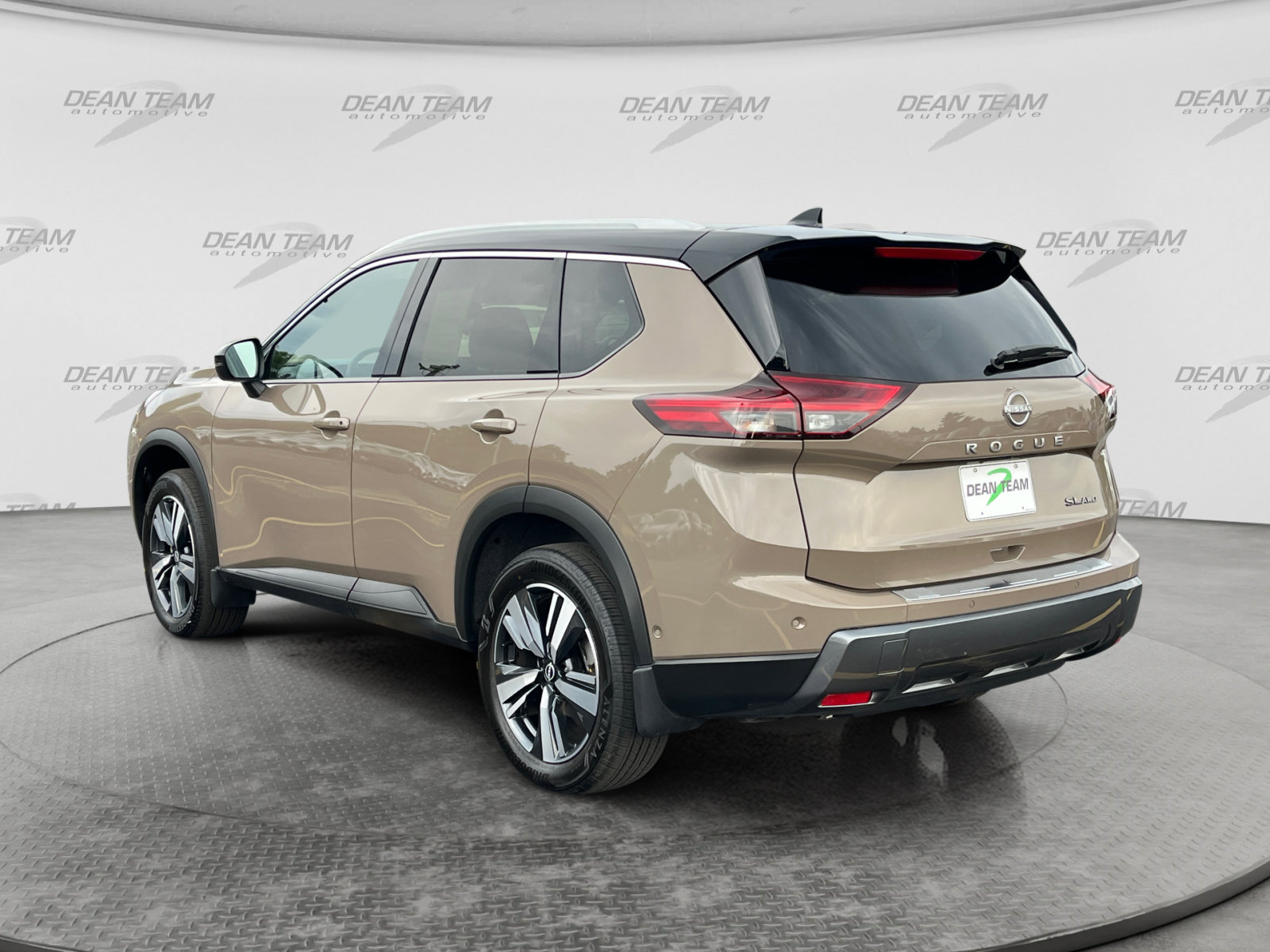 Used 2025 Nissan Rogue SL AWD/4WD image 6