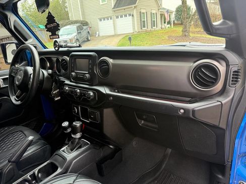 Used 2020 Jeep Gladiator Sport w/ Trailer Tow Package image 25