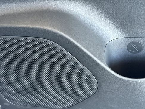 Used 2025 Nissan Rogue S image 26