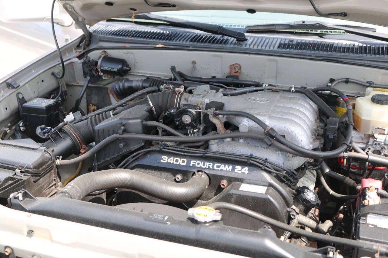 Used 2002 Toyota 4Runner SR5 AWD/4WD image 14