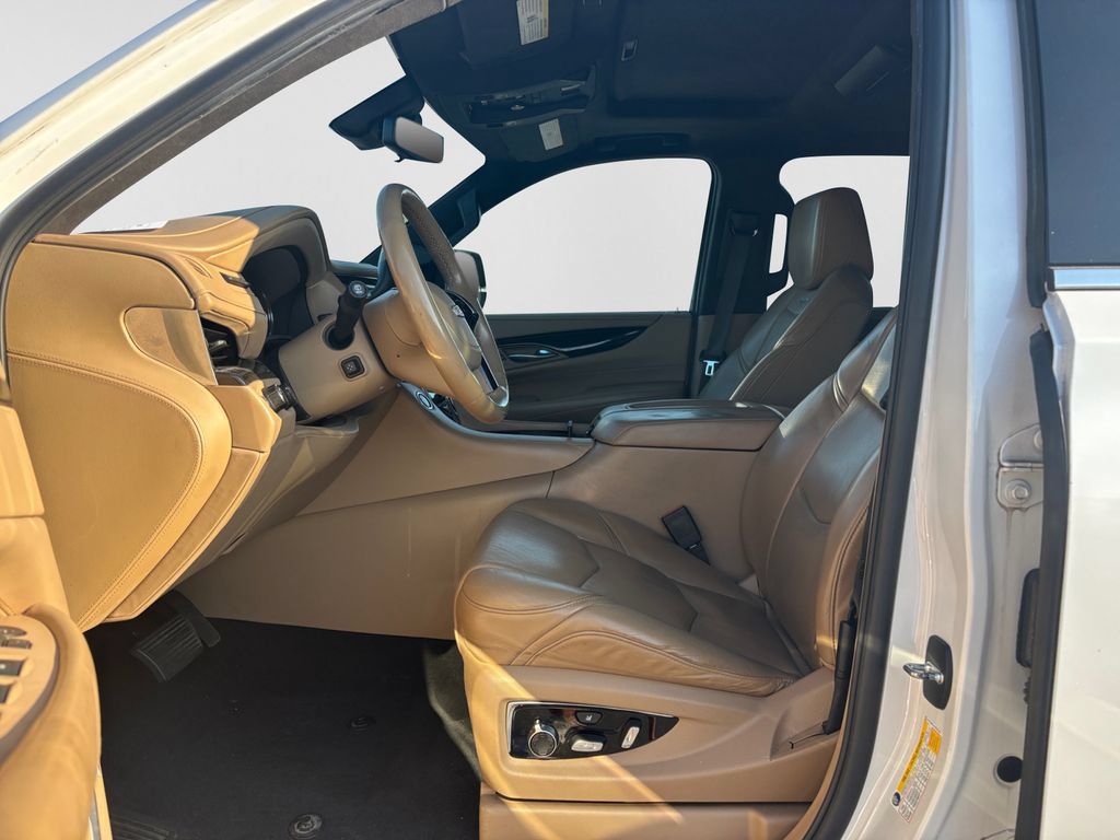 Used 2018 Cadillac Escalade Platinum AWD/4WD image 10
