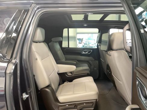 Used 2024 Chevrolet Suburban Z71 w/ Luxury Package AWD/4WD image 28