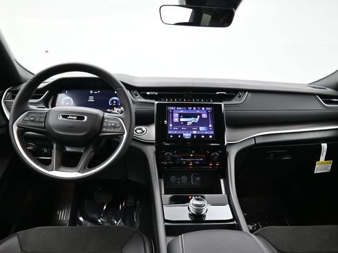 New 2025 Jeep Grand Cherokee L Altitude image 32