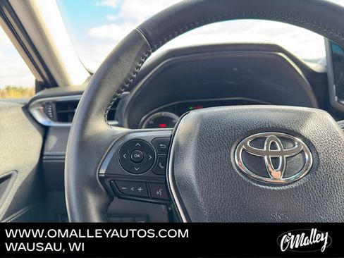 Used 2023 Toyota Venza LE AWD/4WD image 16
