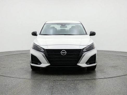 Used 2025 Nissan Altima 2.5 SV image 2