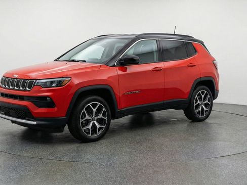 Used 2025 Jeep Compass Limited image 3