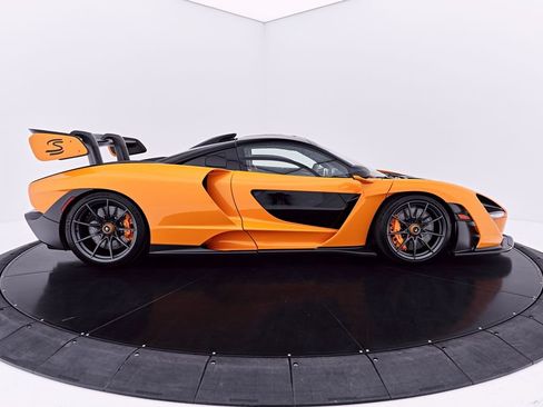 Used 2019 McLaren Senna RWD image 15