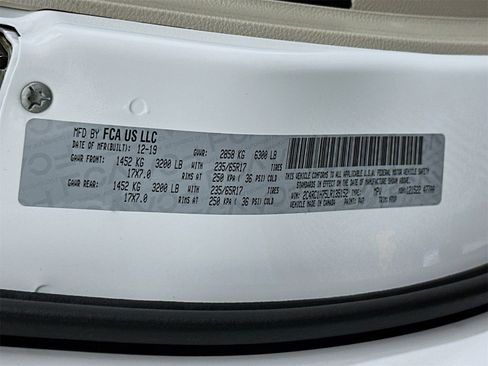 Used 2020 Chrysler Pacifica Touring image 31