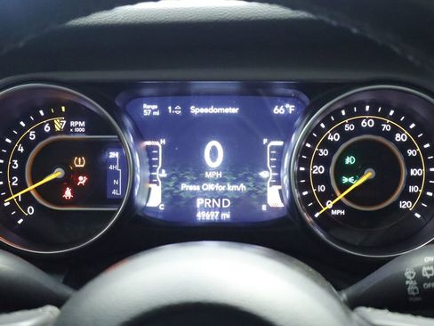 Used 2020 Jeep Renegade Latitude w/ Cold Weather Group AWD/4WD image 32