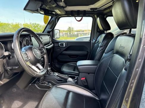 Used 2019 Jeep Wrangler Unlimited Sahara w/ Quick Order Package 24M Moab AWD/4WD image 12