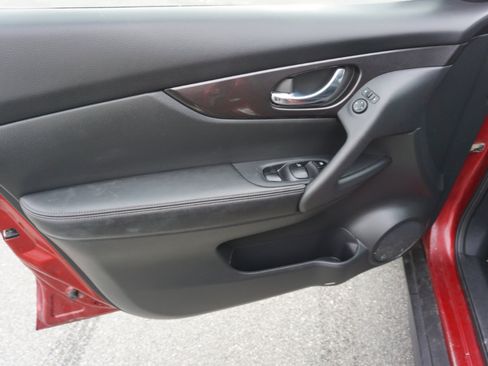 Used 2018 Nissan Rogue SV image 9