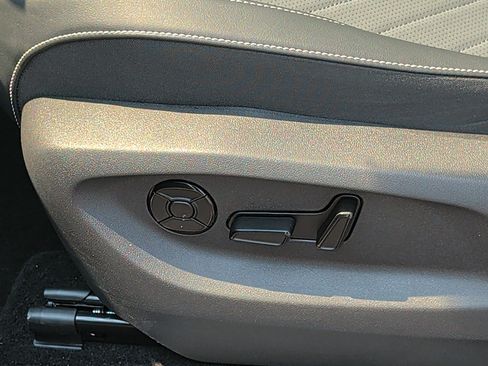 Certified 2025 Volkswagen Tiguan SE AWD/4WD image 19