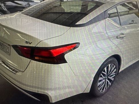 Used 2023 Nissan Altima 2.5 SV FWD image 5