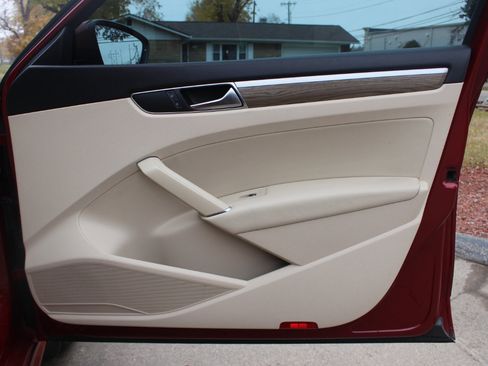 Used 2017 Volkswagen Passat 1.8T SE image 37