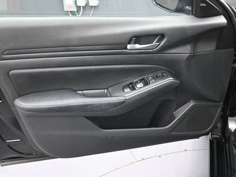 Used 2024 Nissan Altima 2.5 SV FWD image 16