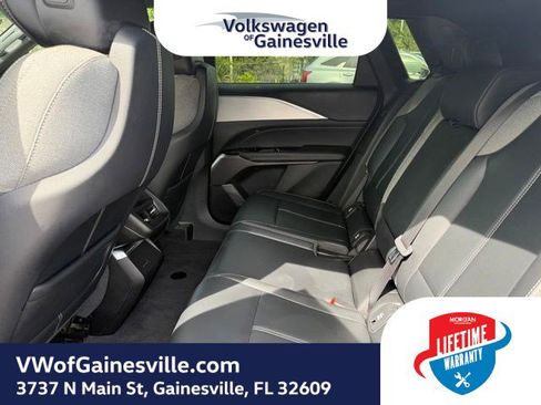 Used 2024 Cadillac Lyriq Tech RWD image 10