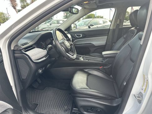 Used 2022 Jeep Compass Latitude w/ Sun and Sound Group AWD/4WD image 16