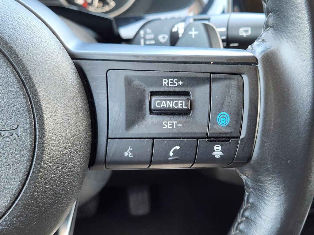 Used 2025 Nissan Pathfinder SV FWD image 31