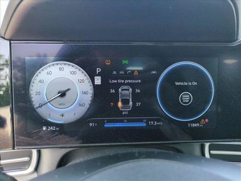 Used 2025 Hyundai Elantra Limited FWD image 11