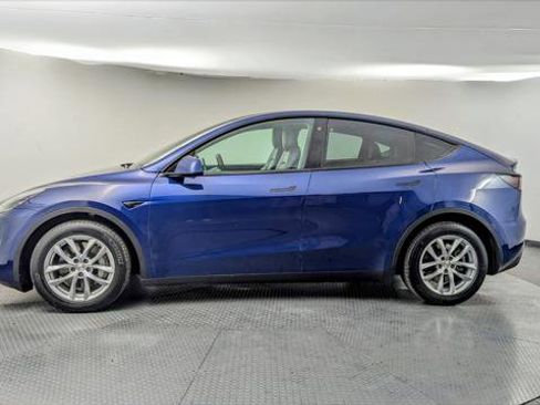 Used 2022 Tesla Model Y Long Range image 3