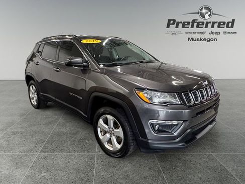 Used 2019 Jeep Compass Latitude w/ Popular Equipment Group AWD/4WD image 1