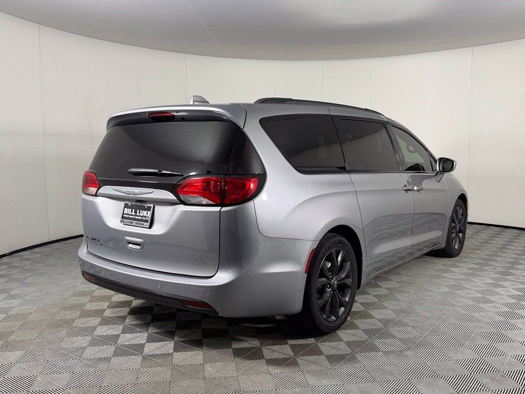 Used 2018 Chrysler Pacifica Touring-L Plus w/ S Appearance Package FWD image 4