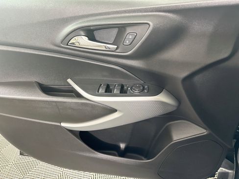 Used 2024 Chevrolet Trax RS w/ Sunroof Package FWD image 15