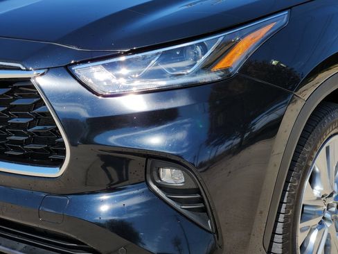 Used 2024 Toyota Highlander Limited AWD/4WD image 12