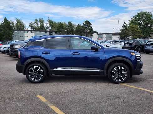 Used 2025 Nissan Kicks SV AWD/4WD image 4