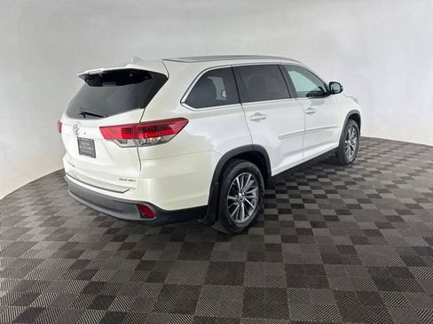 Used 2019 Toyota Highlander XLE w/ Protection Package #3 AWD/4WD image 5