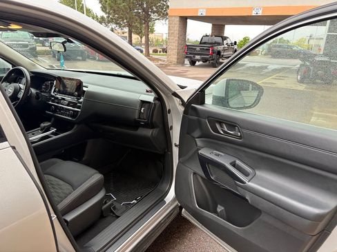 Used 2023 Nissan Pathfinder SV AWD/4WD image 25