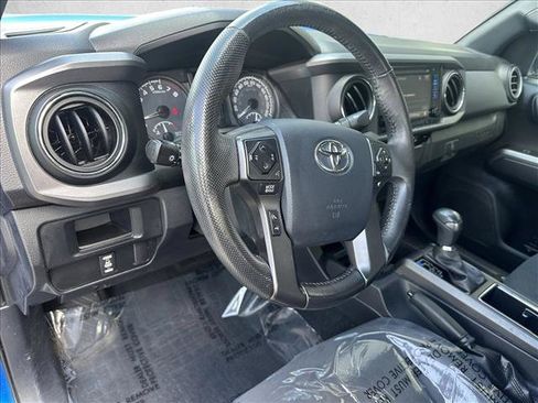 Used 2017 Toyota Tacoma SR5 AWD/4WD image 10