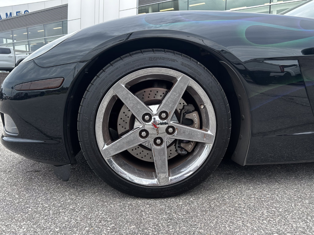 Used 2005 Chevrolet Corvette Convertible w/ Preferred Equipment Group RWD image 31