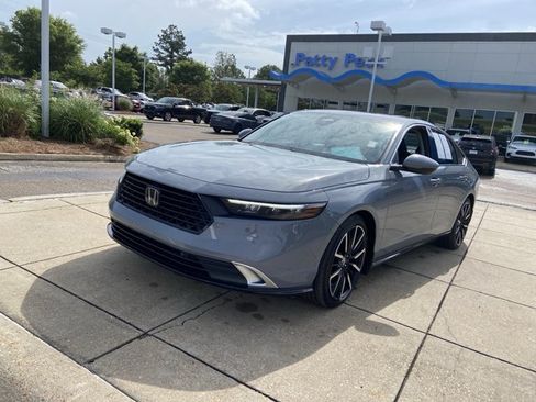Used 2023 Honda Accord Touring image 4