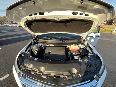 Used 2023 Chevrolet Traverse LT image 13