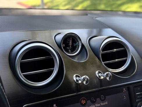Used 2017 Bentley Bentayga AWD/4WD image 33